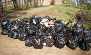 Администрация предлагает котельничанам вывозить мусор после субботников за свой счет