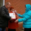 Подарки от депутатов гордумы -  единороссов вручает Анатолий Лобов