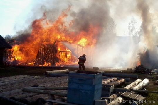 Жители Покровского спасли из горящего дома четверых детей