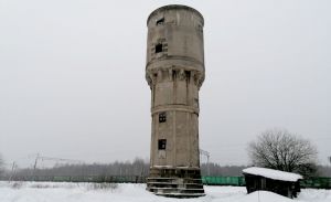 На ст. Ежиха Котельничского района из-за холодов прорвало столетний водопровод